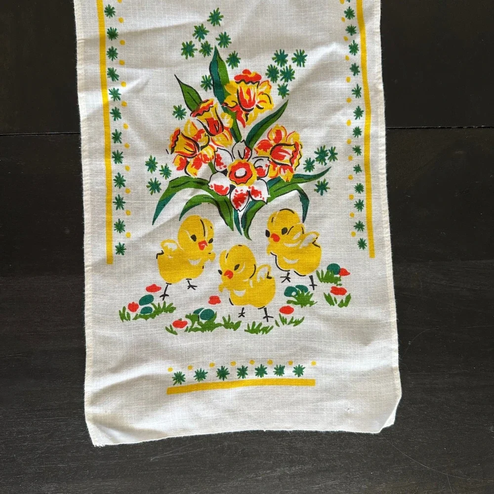 VTG 50's Nordic Easter Table Runner Yellow Chicks Daffodils Spring White Easter